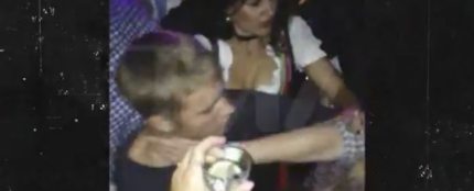 A Justin Bieber le sueltan un tortazo en una discoteca