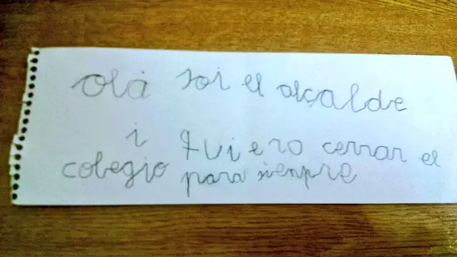 La nota que el niño dio a su profesora