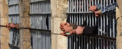 Imagen de varios presos encarcelados Imagen de varios presos encarcelados