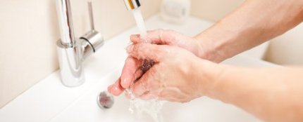 El gesto de lavarse las manos