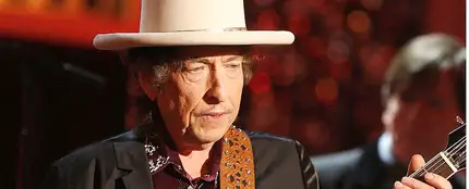 Bob Dylan tocando la guitarra en su show de Las Vegas Bob Dylan tocando la guitarra en su show de Las Vegas