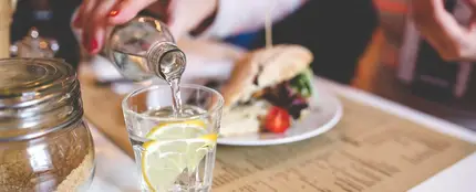 Un vaso con agua Un vaso con agua