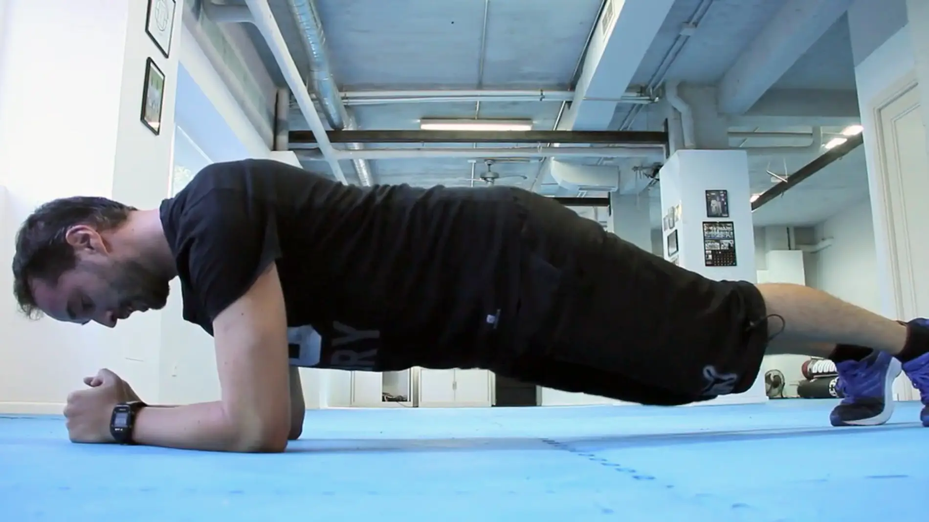 Plancha, un ejercicio bueno para tus abdominales