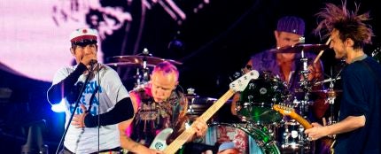 Los Red Hot Chili Peppers durante un concierto