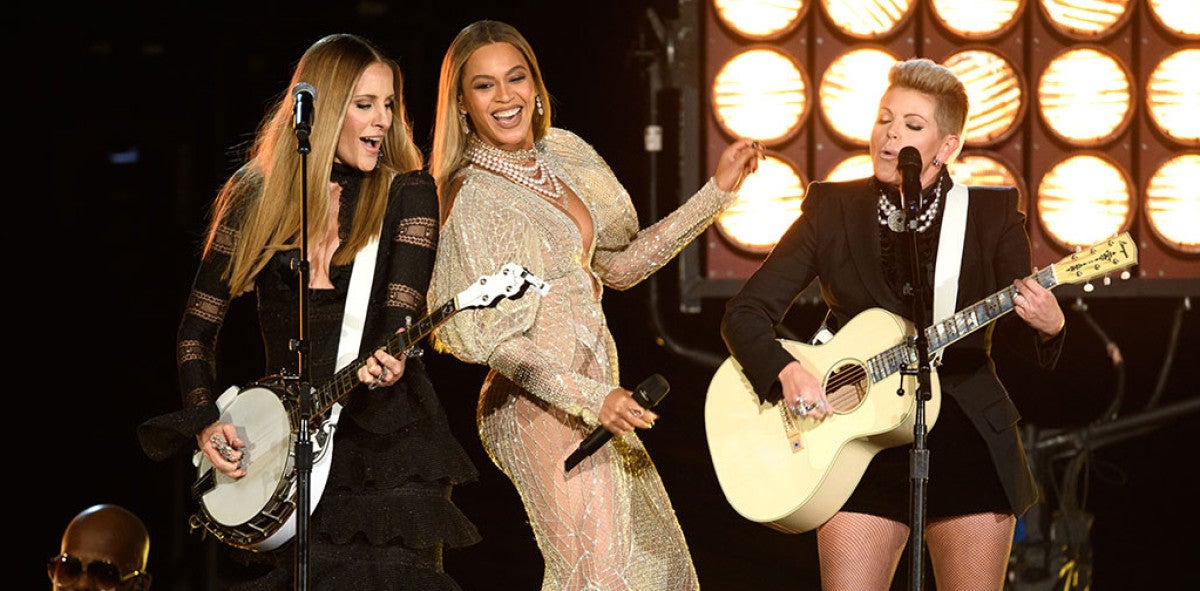 Beyoncé debuta en los Country Music Awards junto a las Dixie Chicks