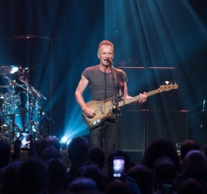 Sting ofrece un concierto benéfico en la sala Bataclan en el aniversario de los atentados de París Sting ofrece un concierto benéfico en la sala Bataclan en el aniversario de los atentados de París