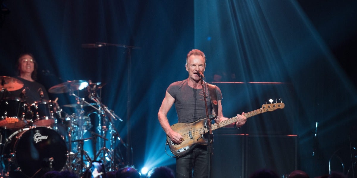 Sting ofrece un concierto benéfico en la sala Bataclan en el aniversario de los atentados de París