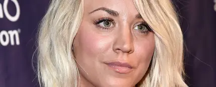 Kaley Cuoco en una gala benéfica para el Alzheimer Kaley Cuoco en una gala benéfica para el Alzheimer