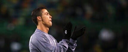 Cristiano Ronaldo aplaude a los aficionados portugueses