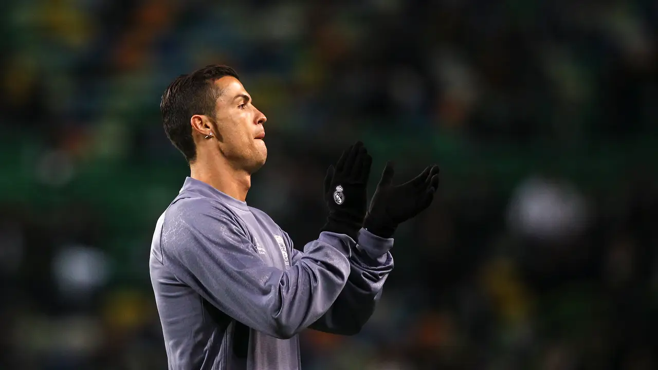 Cristiano Ronaldo aplaude a los aficionados portugueses Cristiano Ronaldo aplaude a los aficionados portugueses