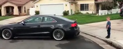 Le arranca el diente con un Audi S5 Le arranca el diente con un Audi S5
