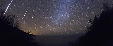 Imagen obtenida a lo largo de una noche de Gemínidas en 2012. Imagen obtenida a lo largo de una noche de Gemínidas en 2012.