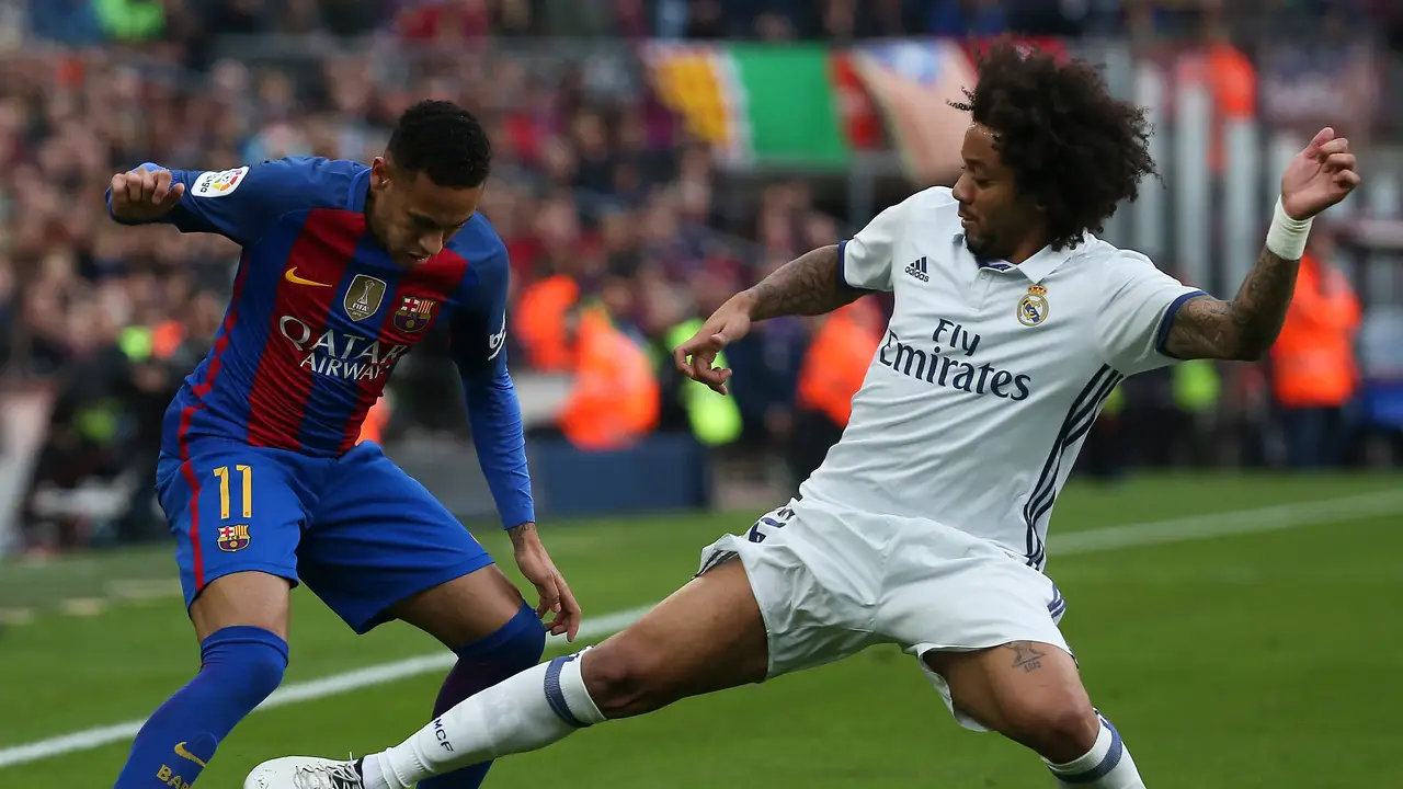 Neymar y Marcelo durante El Clásico Neymar y Marcelo durante El Clásico