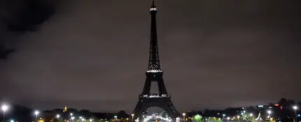 La torre Eiffel, sin luz en solidaridad con Alepo La torre Eiffel, sin luz en solidaridad con Alepo