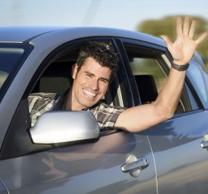 Hombre dentro de un coche Hombre dentro de un coche
