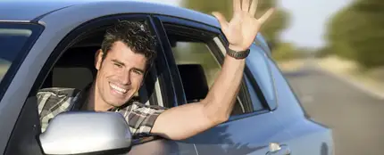 Hombre dentro de un coche Hombre dentro de un coche