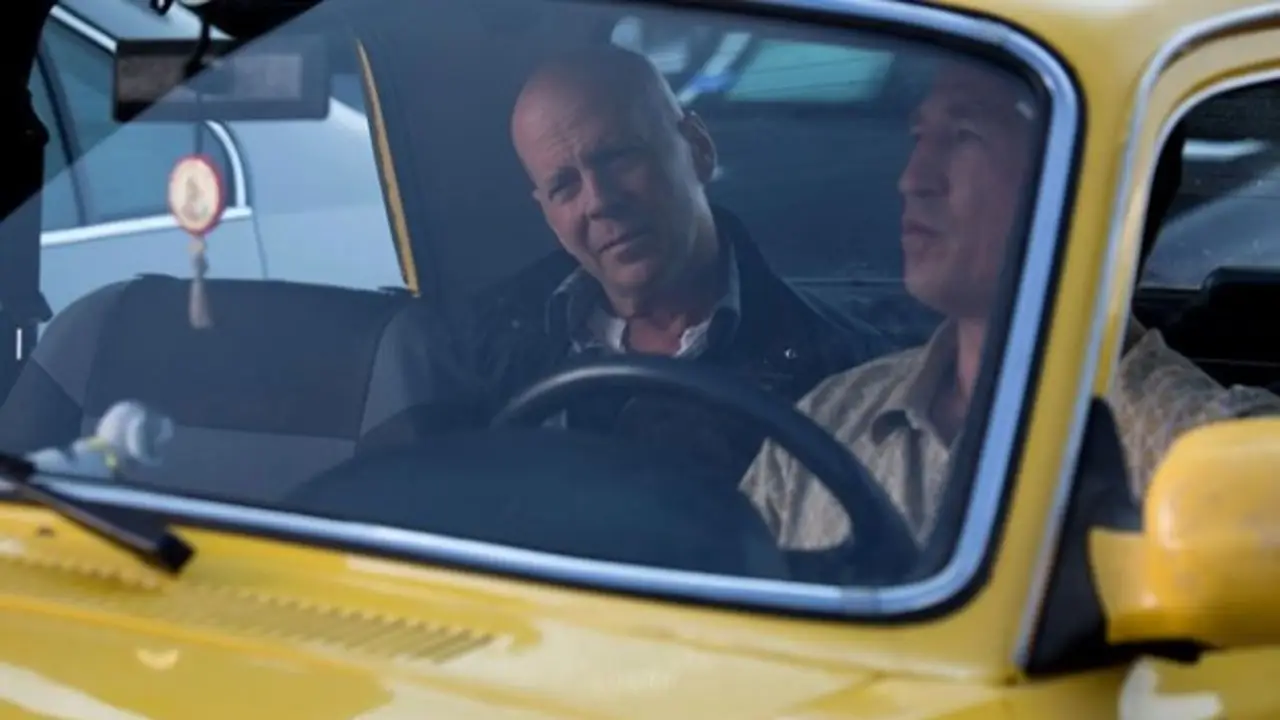 Bruce Willis en un taxi Bruce Willis en un taxi