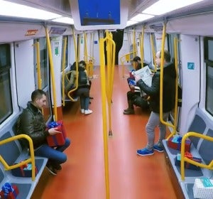 Viajeros en el Metro de Madrid Viajeros en el Metro de Madrid