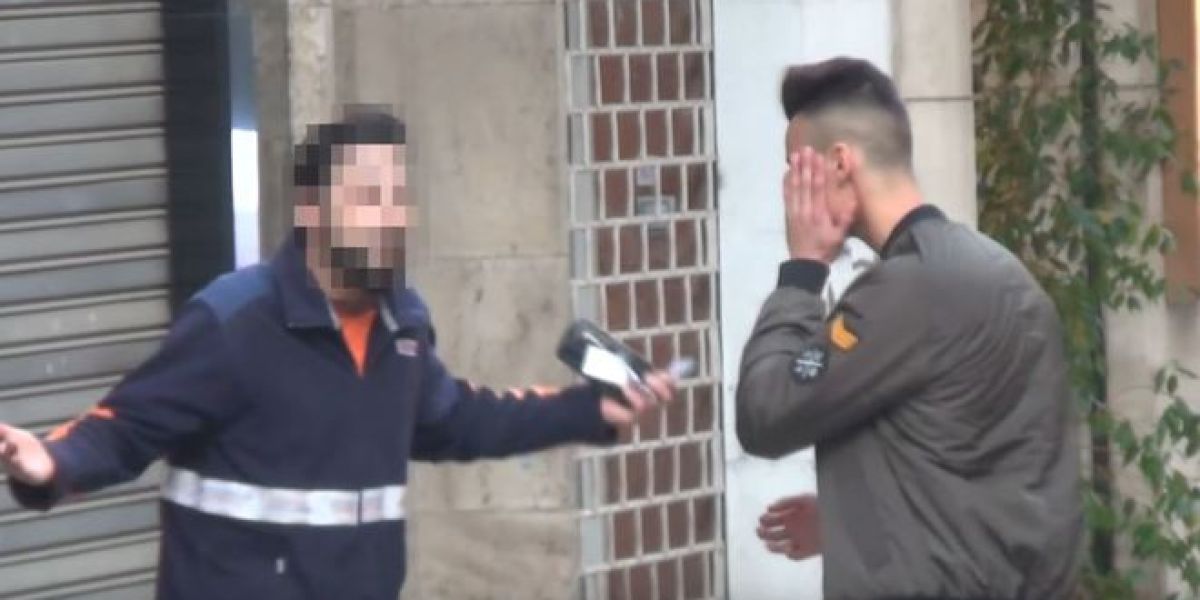Momento posterior a la sonora bofetada a MrGranBomba