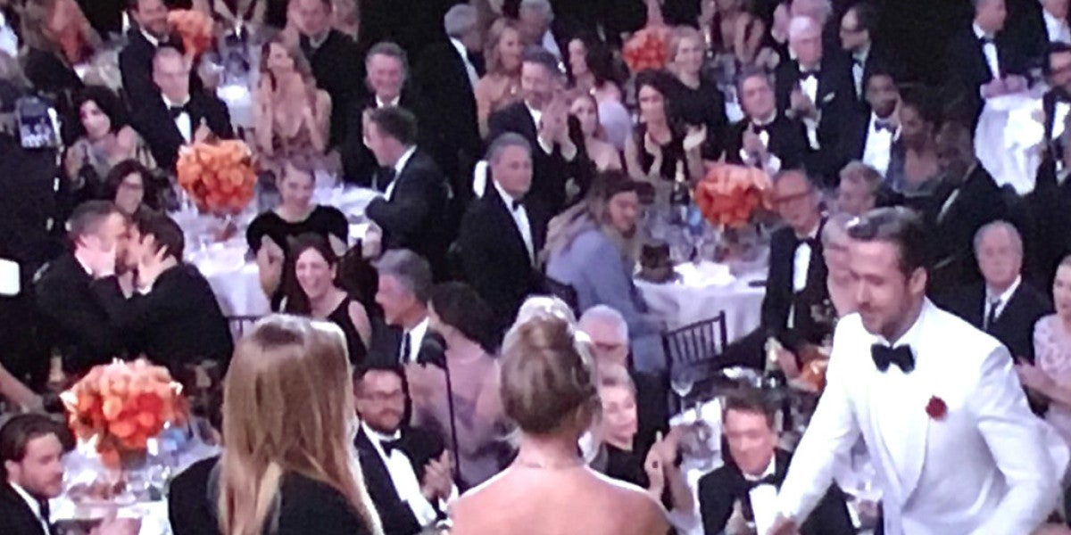 El beso entre Ryan Reynolds y Andrew Garfield