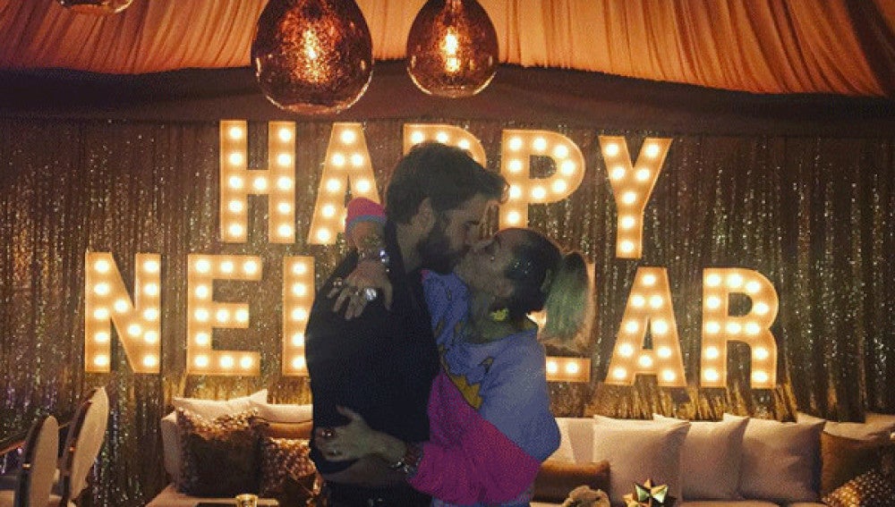 Miley Cyrus y Chris Hemsworth podrían haberse casado en secreto durante la fiesta de Nochevieja