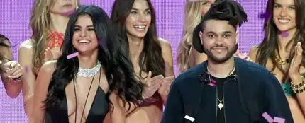 Selena Gomez y The Weeknd en el Victoria's Secret Fashion Show 2015 Selena Gomez y The Weeknd en el Victoria's Secret Fashion Show 2015