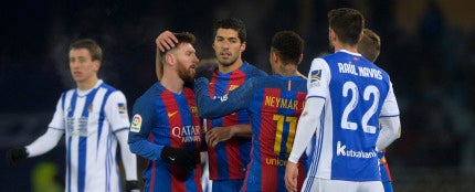 Los jugadores del Barcelona celebran el gol de Neymar contra la Real Sociedad Los jugadores del Barcelona celebran el gol de Neymar contra la Real Sociedad