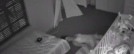El divertido método de esta madre para salir de la habitación sin despertar a su bebé