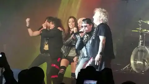 Pilar Rubio se sube al escenario con Obús Pilar Rubio se sube al escenario con Obús