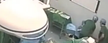 Un cirujano se desmaya tras 48 horas operando Un cirujano se desmaya tras 48 horas operando