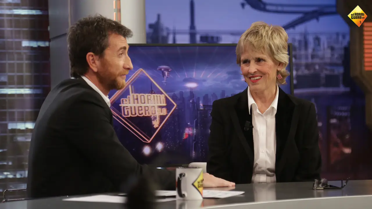 Mercedes Milá saca los clavos de su rodilla en 'El Hormiguero 3.0' Mercedes Milá saca los clavos de su rodilla en 'El Hormiguero 3.0'