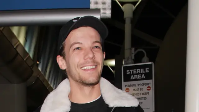 Louis Tomlinson recupera la sonrisa tras la muerte de su madre