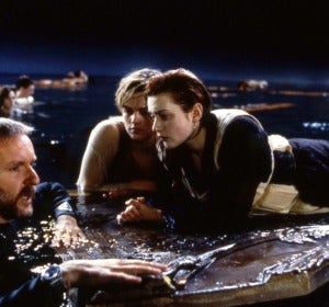 James Cameron con Leonardo DiCaprio y Kate Winslet en 'Titanic' James Cameron con Leonardo DiCaprio y Kate Winslet en 'Titanic'