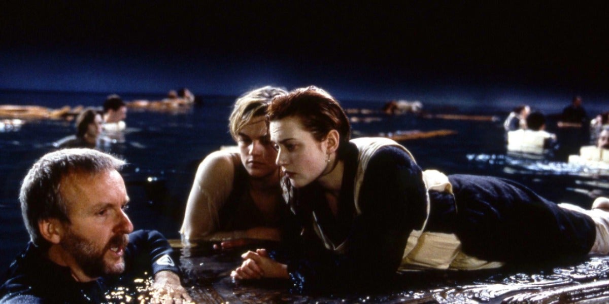James Cameron con Leonardo DiCaprio y Kate Winslet en 'Titanic'