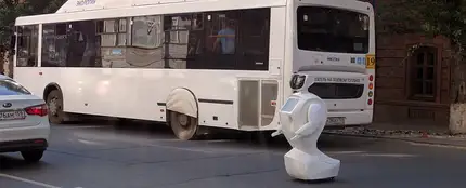 Robot se escapa y siembra el caos Robot se escapa y siembra el caos
