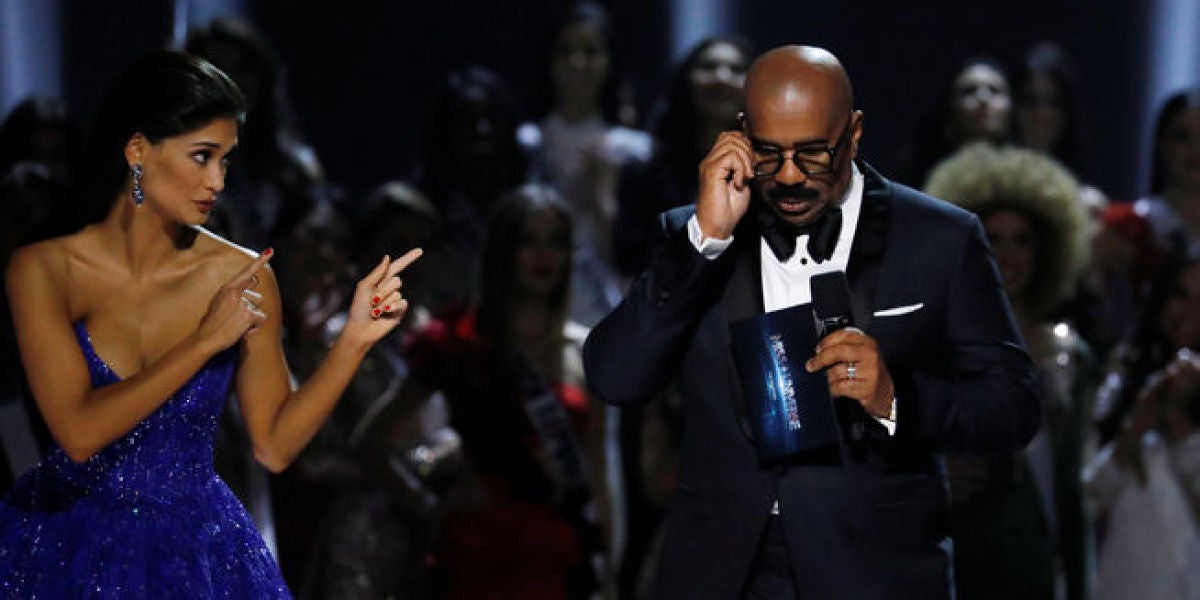 La ex Miss Universo Pia Wurtzbach junto al presentador Steve Harvey