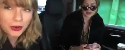 Frame 1.299525 de: Taylor Swift y Gigi Hadid se divierten escuchando por primera vez el tema 'I Don't Wanna Live Forever' en la radio Frame 1.299525 de: Taylor Swift y Gigi Hadid se divierten escuchando por primera vez el tema 'I Don't Wanna Live Forever' en la radio