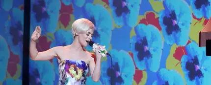 Elena Rivera estalla de emoción como Miley Cyrus en un inédito ‘Wrecking ball’ Elena Rivera estalla de emoción como Miley Cyrus en un inédito ‘Wrecking ball’