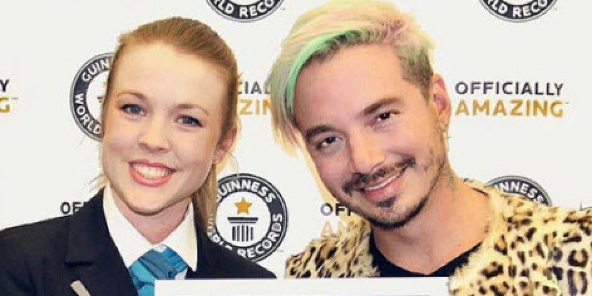 J Balvin recogiendo el título del Récord Guinness por 'Ginza'