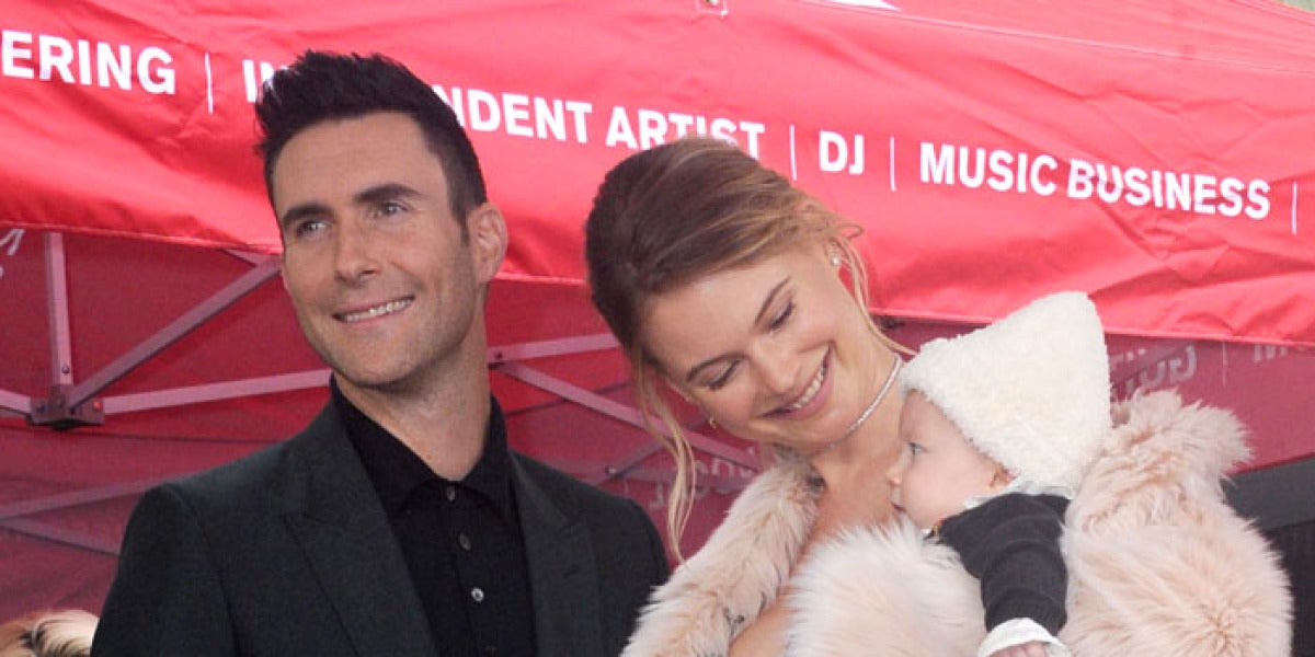 Adam Levine junto a su mujer e hija
