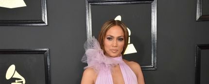 Jennifer Lopez, con vestido de gasa en rosa