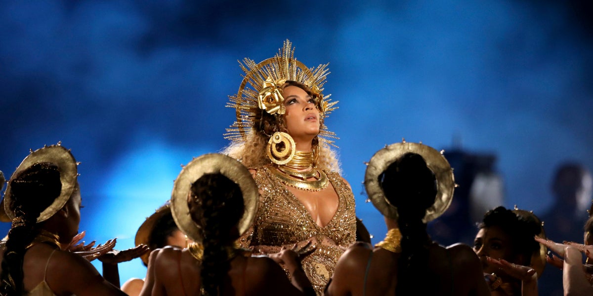 Actuación embarazada de Beyoncé en los Premios Grammy 2017
