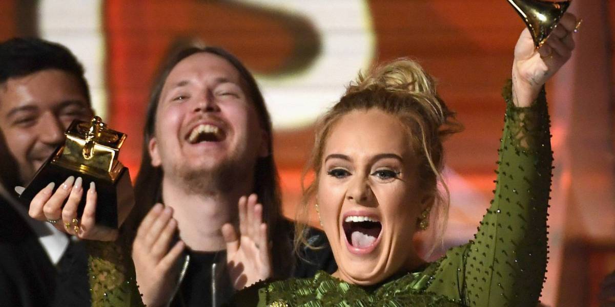 Adele celebrando en los Grammy 2017