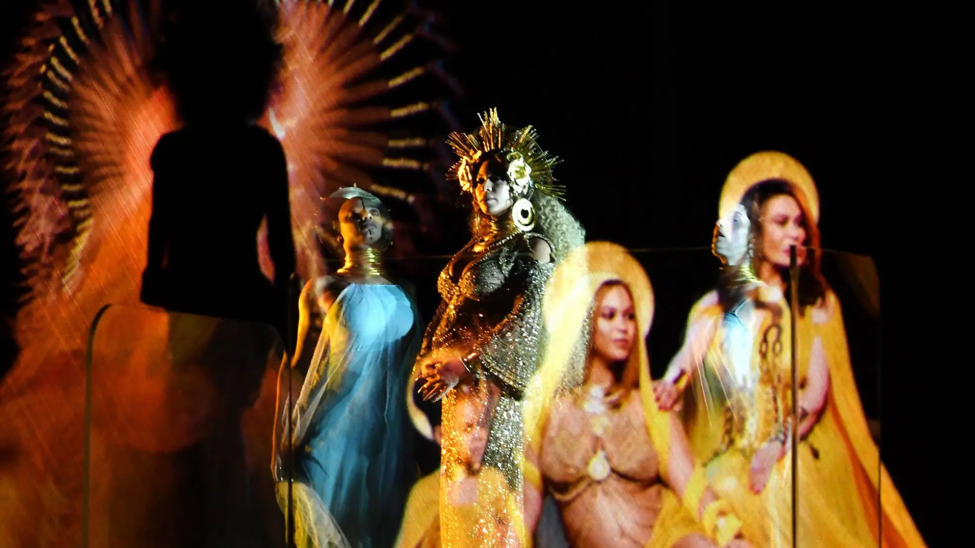 Beyonc&eacute; en su actuaci&oacute;n en los Grammy