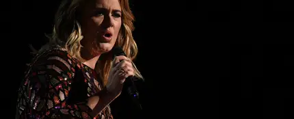 Adele durante una actuación Adele durante una actuación