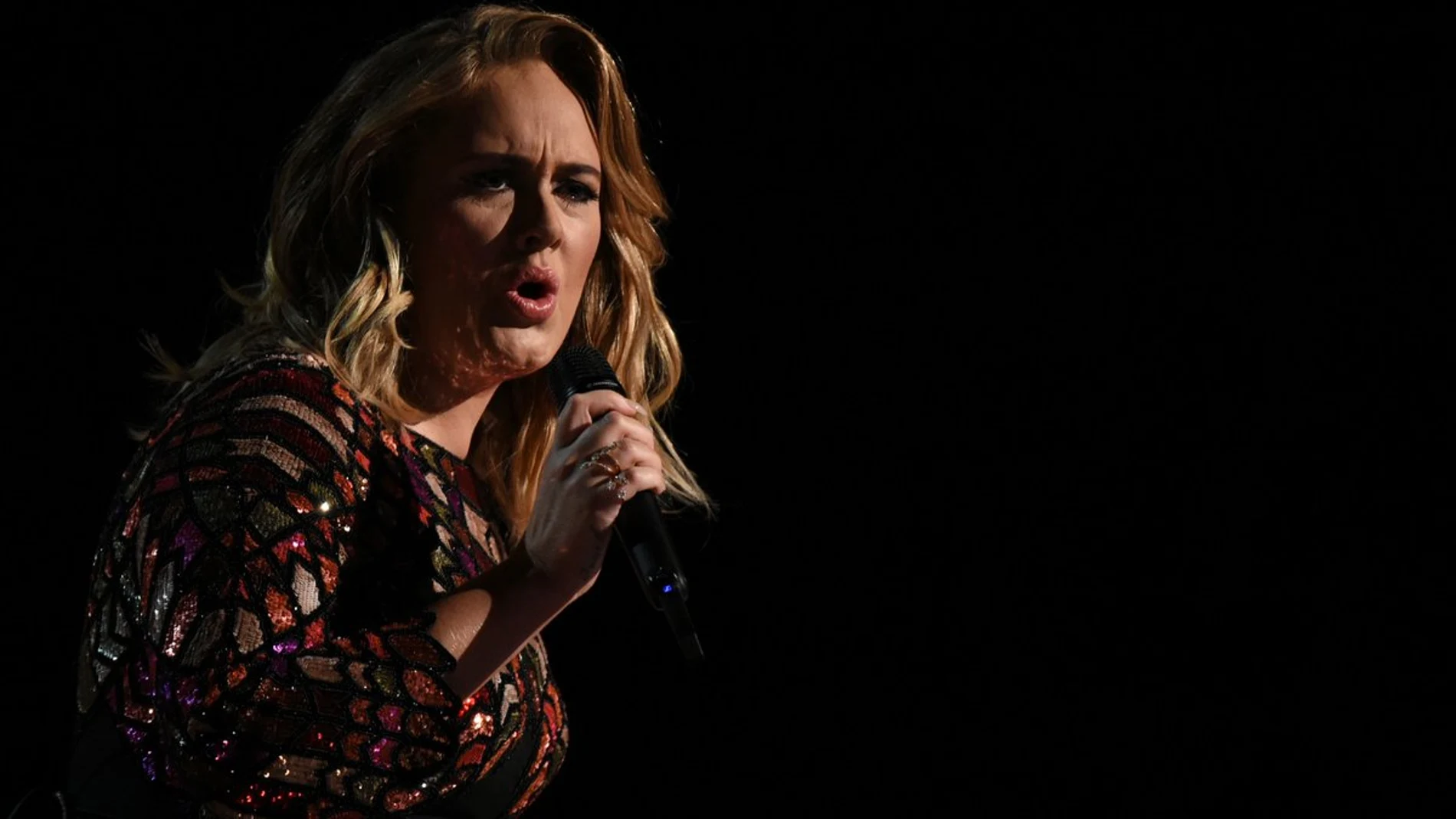 Adele durante una actuación Adele durante una actuación