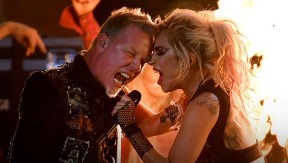 Lady Gaga con Metallica en los Grammys 2017