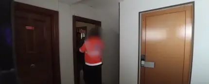 Momento en el que el 'youtuber' expone al repartidor al gas pimienta Momento en el que el 'youtuber' expone al repartidor al gas pimienta