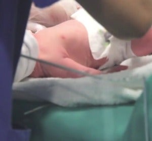 Una mujer de 64 años da a luz a gemelos en Burgos tras someterse a una fecundación 'in vitro' Una mujer de 64 años da a luz a gemelos en Burgos tras someterse a una fecundación 'in vitro'