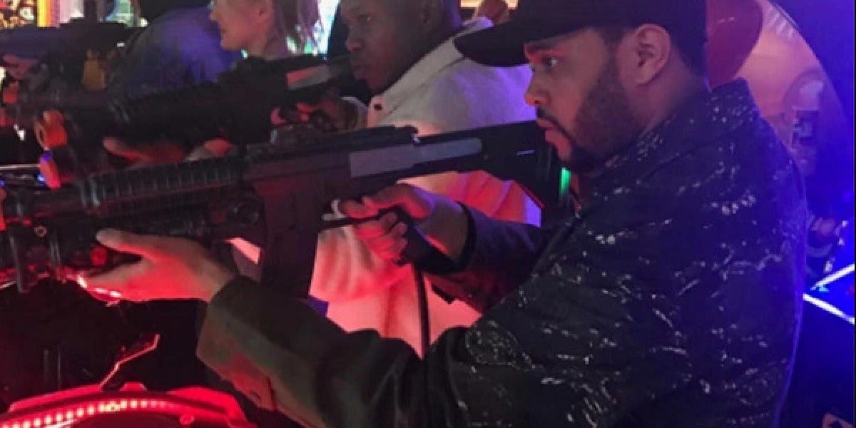 The Weeknd en la fiesta que le regaló Selena Gomez